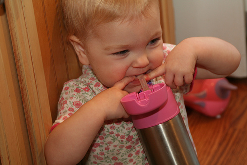 jillian_pink_thermos_fingers